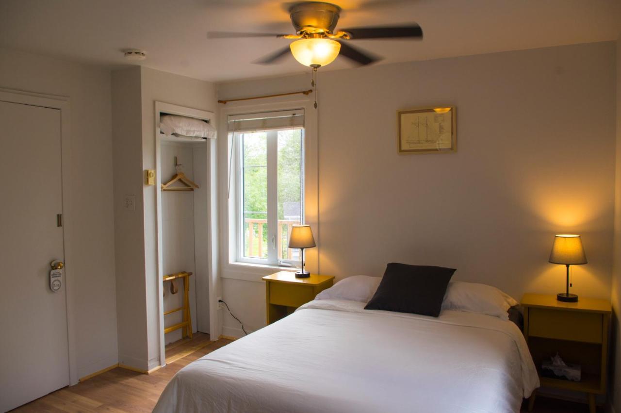 Auberge De La Rive De Charlevoix - Auberge De Jeunesse Familiale Pour Voyageurs De Tous Ages Saint-Joseph-de-la-Rive Eksteriør billede