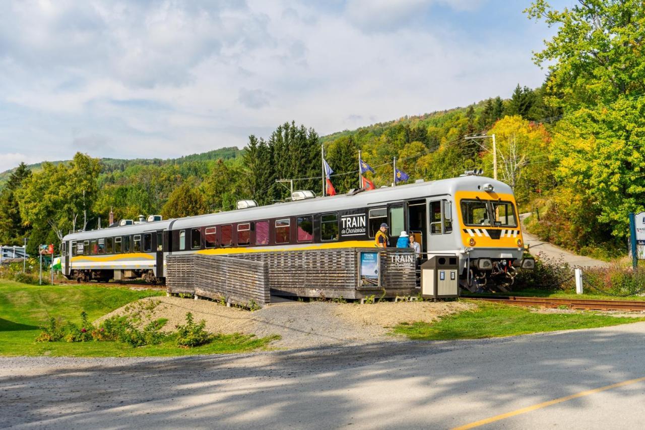 Auberge De La Rive De Charlevoix - Auberge De Jeunesse Familiale Pour Voyageurs De Tous Ages Saint-Joseph-de-la-Rive Eksteriør billede