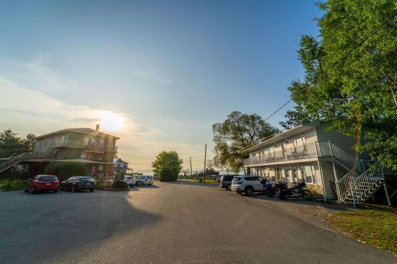 Auberge De La Rive De Charlevoix - Auberge De Jeunesse Familiale Pour Voyageurs De Tous Ages Saint-Joseph-de-la-Rive Eksteriør billede